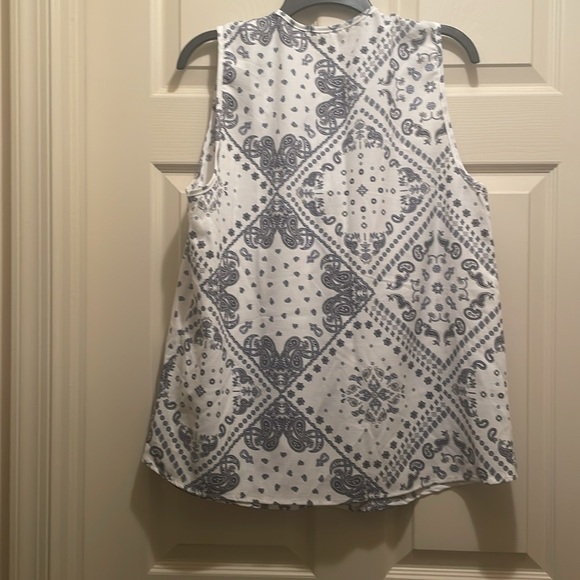 Sleeveless blouse - Picture 3 of 6